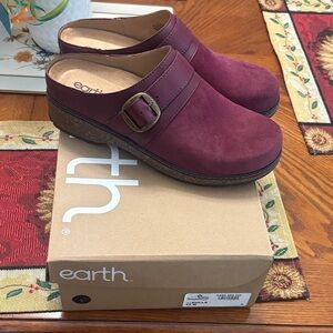New in box Earth  shoe plum clog size 10 M